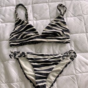 Billabong bikini set!